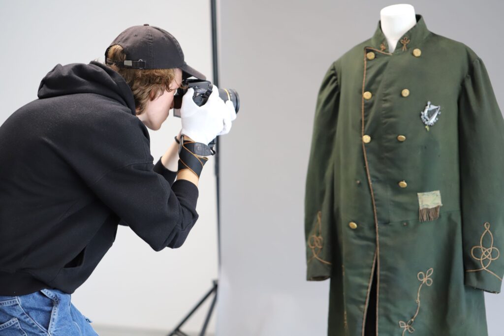 Giovanni taking a photograph of Daniel O'Connell's coat.